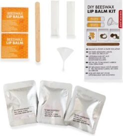 Kikkerland DIY Bijenwas Lip Balsem Kit - Maak Je Eigen Lippenbalsem - 100% Natuurlijk - Voor Twee Balsem Sticks -Maquillage Cosmetics 1080x1200 1