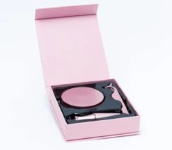 Luxe Magnetische Eyeliner + Magnetische Wimpers Set – Zwart Miami - Wimpers Zonder Lijm - 3D Nepwimpers - Magnetische Eyeliner - Herbruikbare Wimpers – Eyelashes - Magnetisch - Zwarte Wimpers - Wimper Magneet - Pincet - Giftbox - Cadeau Tip -Maquillage Cosmetics 1200x1049 2