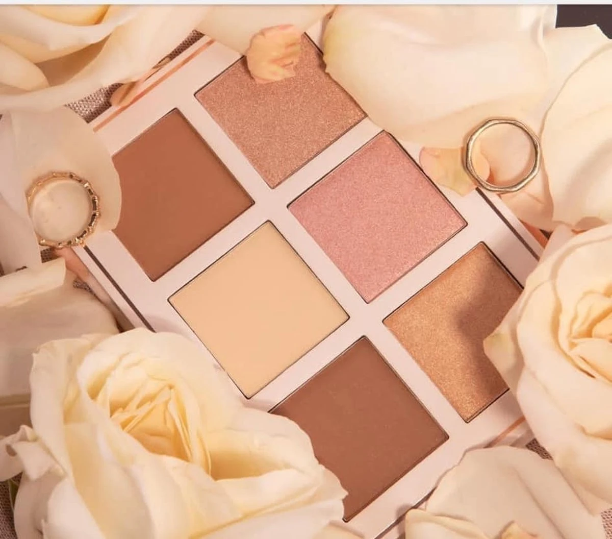 Beauty Creations Floral Bloom Highlight & Contour Palette 9 Beauty Creations Floral Bloom Highlight & Contour Palette – Image 7