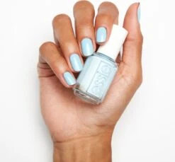Essie Midsummer 2020 Midsummer Collectie 2020 Limited Edition - 721 Sway In Crochet - Blauw - Glanzende Nagellak - 13,5 Ml -Maquillage Cosmetics 1200x1114 5