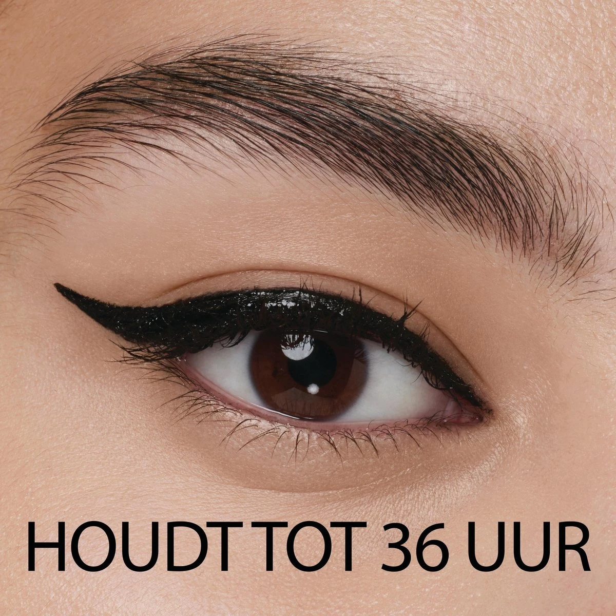 Maybelline New York Tattoo Studio Tattoo Liner - Liquid Ink - 710 Inked Black – Zwart - Ultra Langhoudende Liquid Eyeliner 14 Maybelline New York Tattoo Studio Tattoo Liner - Liquid Ink - 710 Inked Black – Zwart - Ultra Langhoudende Liquid Eyeliner – Image 12