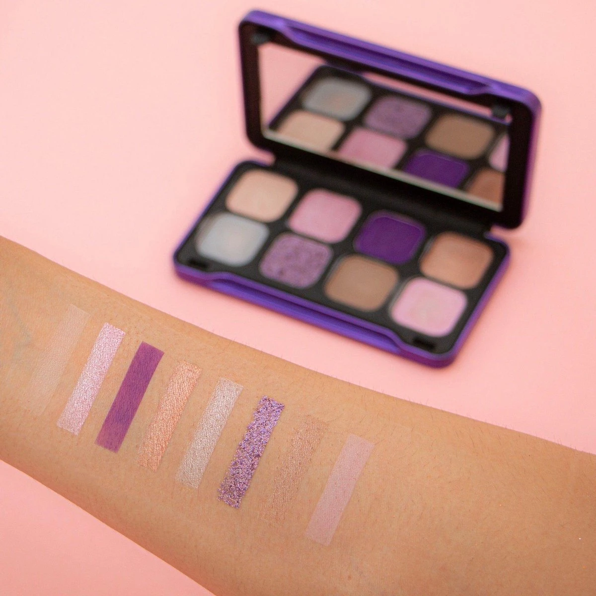 Makeup Revolution - Forever Flawless Dynamic Eyeshadow Palette 8 Makeup Revolution - Forever Flawless Dynamic Eyeshadow Palette – Image 6