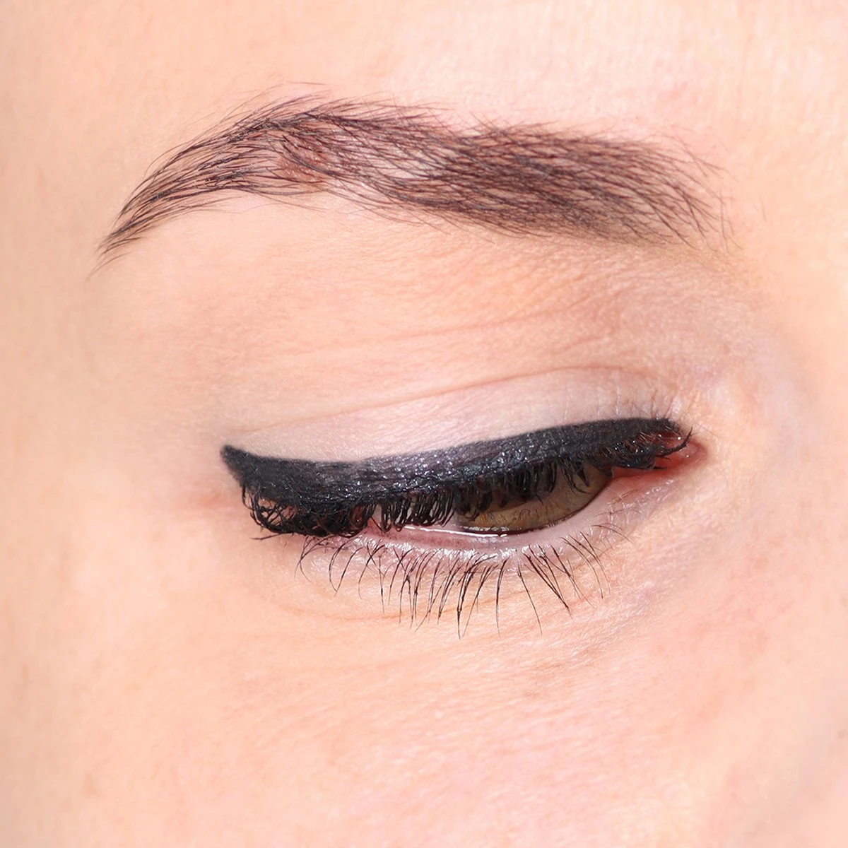 Blèzi® Automatic Eye Pencil 10 Shiny Black - Oogpotlood Zwart Waterproof - Zwart Met Shine 4 Blèzi® Automatic Eye Pencil 10 Shiny Black - Oogpotlood Zwart Waterproof - Zwart Met Shine – Image 2