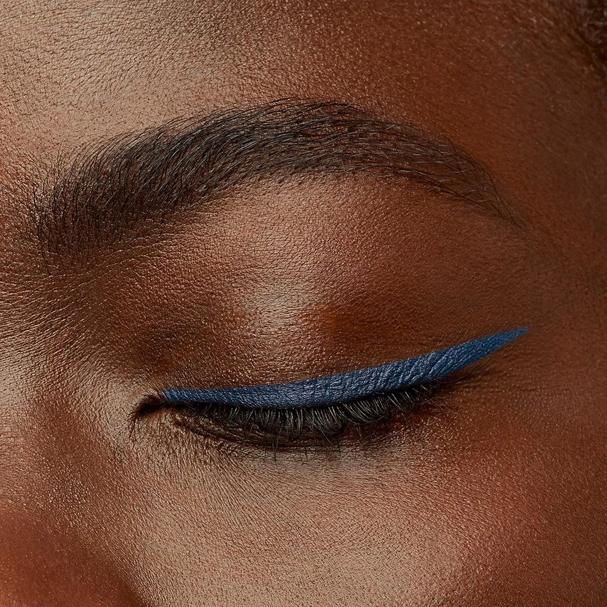 Bourjois Contour Clubbing Waterproof Oogpotlood - 61 Denim'Pulse 8 Bourjois Contour Clubbing Waterproof Oogpotlood - 61 Denim'Pulse – Image 6