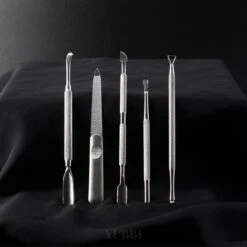 YUBBI™ Professionele Nagelverzorging Set - 5 Delig - Nagelriem Duwer - Bokkenpootje - Gellak Verwijderaar - Nagelvijl - Gel Acryl Nagel Prep - RVS - Inclusief Opbergetui -Maquillage Cosmetics 1200x1200 2061