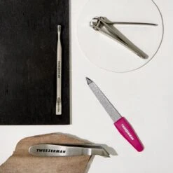 Tweezerman Mini Nagelset - RVS - Manicureset Met Nagelvijl, Nagelknipper, Bokkenpoot En Nagelriemknipper - Roze 11 Tweezerman Mini Nagelset - RVS - Manicureset Met Nagelvijl, Nagelknipper, Bokkenpoot En Nagelriemknipper - Roze -Maquillage Cosmetics 1200x1200 3090