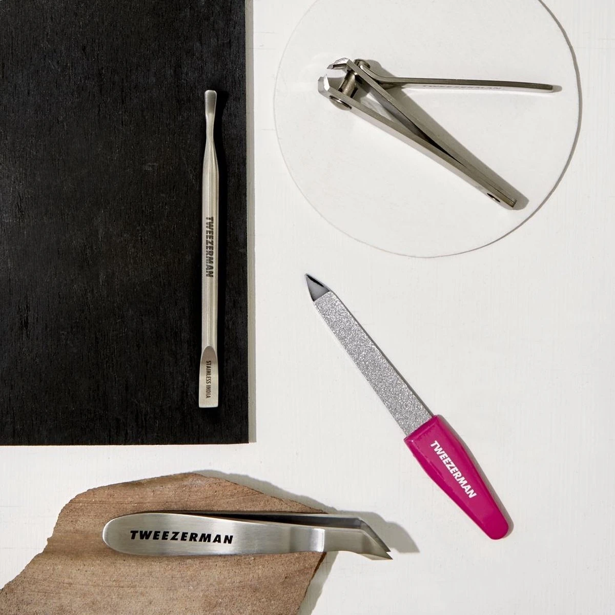 Tweezerman Mini Nagelset - RVS - Manicureset Met Nagelvijl, Nagelknipper, Bokkenpoot En Nagelriemknipper - Roze 6 Tweezerman Mini Nagelset - RVS - Manicureset Met Nagelvijl, Nagelknipper, Bokkenpoot En Nagelriemknipper - Roze – Image 4