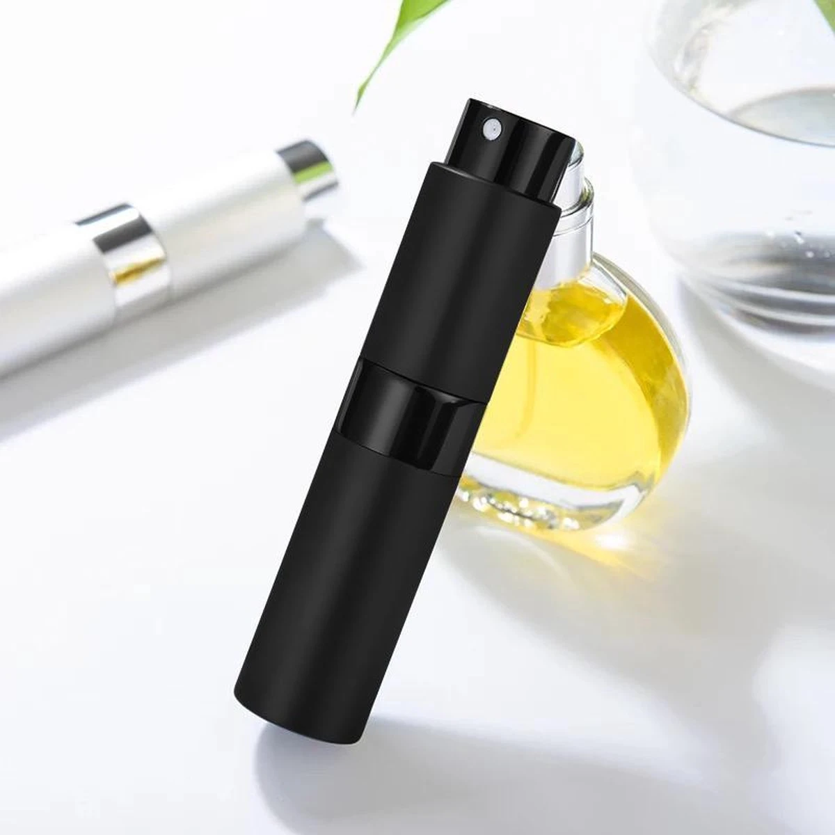 Scenty - Parfum Verstuiver Navulbaar - Mini Parfum Flesje - Reisflesje - Zwart 9 Scenty - Parfum Verstuiver Navulbaar - Mini Parfum Flesje - Reisflesje - Zwart – Image 7