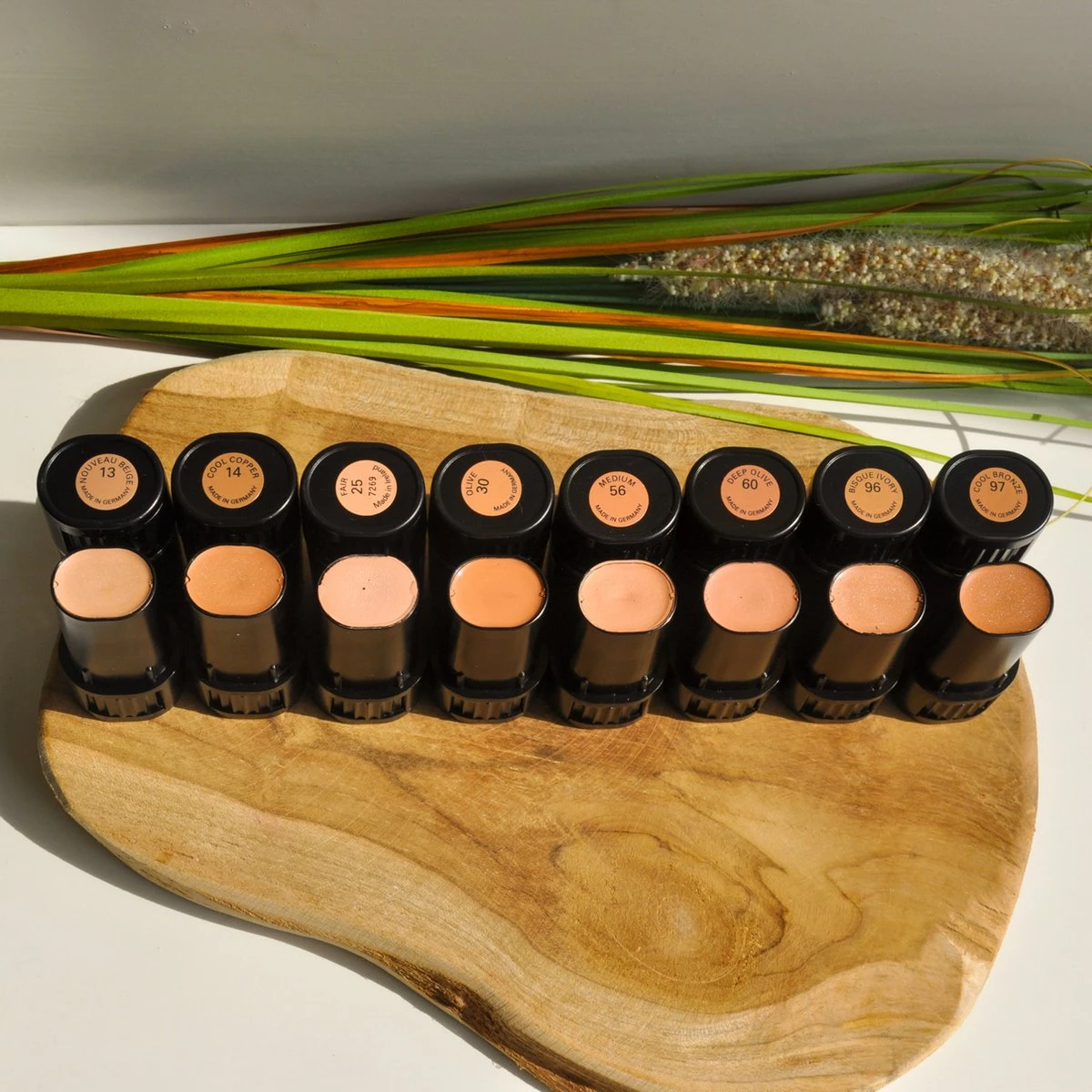 Max Factor Pan Stik - Bisque Ivory 7 Max Factor Pan Stik - Bisque Ivory – Image 5