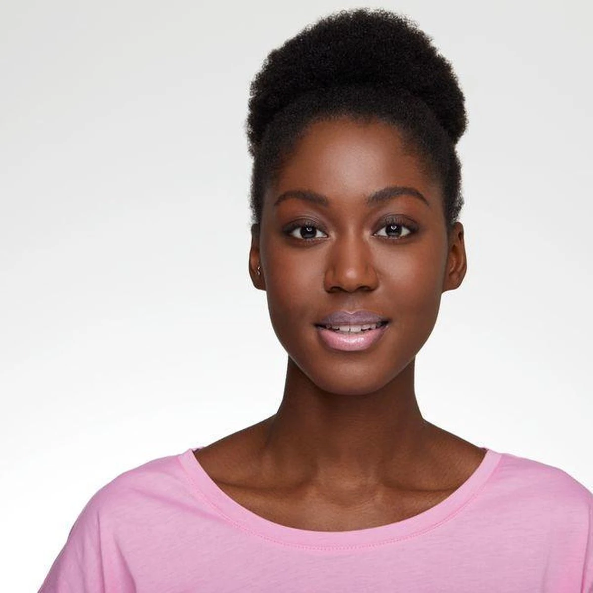 Essence Extreme Shine Volume Lipgloss 5 Ml 104 Nude Mood 9 Essence Extreme Shine Volume Lipgloss 5 Ml 104 Nude Mood – Image 7