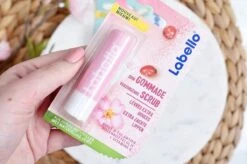 Labello Lipscrub Rozenbottelolie 9 Labello Lipscrub Rozenbottelolie -Maquillage Cosmetics 1200x799 6