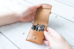 Merkloos Manicure Set - Travel Kit - Luxe 4-delige Set - Met Lederen Opbergetui - Voor Handverzorging - Voetverzorging - Gezichtsverzorging - Nagelschaartje -Maquillage Cosmetics 1200x800 61