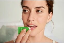 Weleda Skin Food Lip Balm -Maquillage Cosmetics 1200x810 1