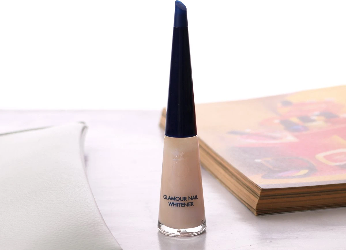 Herome Glamour Nail Whitener - Natural Nail Whitener Met Een Romige Parelmoerglans - Camoufleert Doffe Of Verkleurde Nagels - 10ml. 8 Herome Glamour Nail Whitener - Natural Nail Whitener Met Een Romige Parelmoerglans - Camoufleert Doffe Of Verkleurde Nagels - 10ml. – Image 6