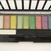 Wynie - Oogschaduw Palette - 12 Vrolijke Matte En Shimmer Tinten Blauw, Groen, Roze, Paars, Geel, Wit En Zwart - 1 Doos Met 2 Applicatoren - Nummer 060831 -Maquillage Cosmetics 1200x899 15