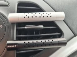 Autoparfum - Luchtverfrisser Auto - Inclusief 5 Geuren - Luxe Design - ZWART - Hervulbaar - Fris 13 Autoparfum - Luchtverfrisser Auto - Inclusief 5 Geuren - Luxe Design - ZWART - Hervulbaar - Fris -Maquillage Cosmetics 1200x899 39