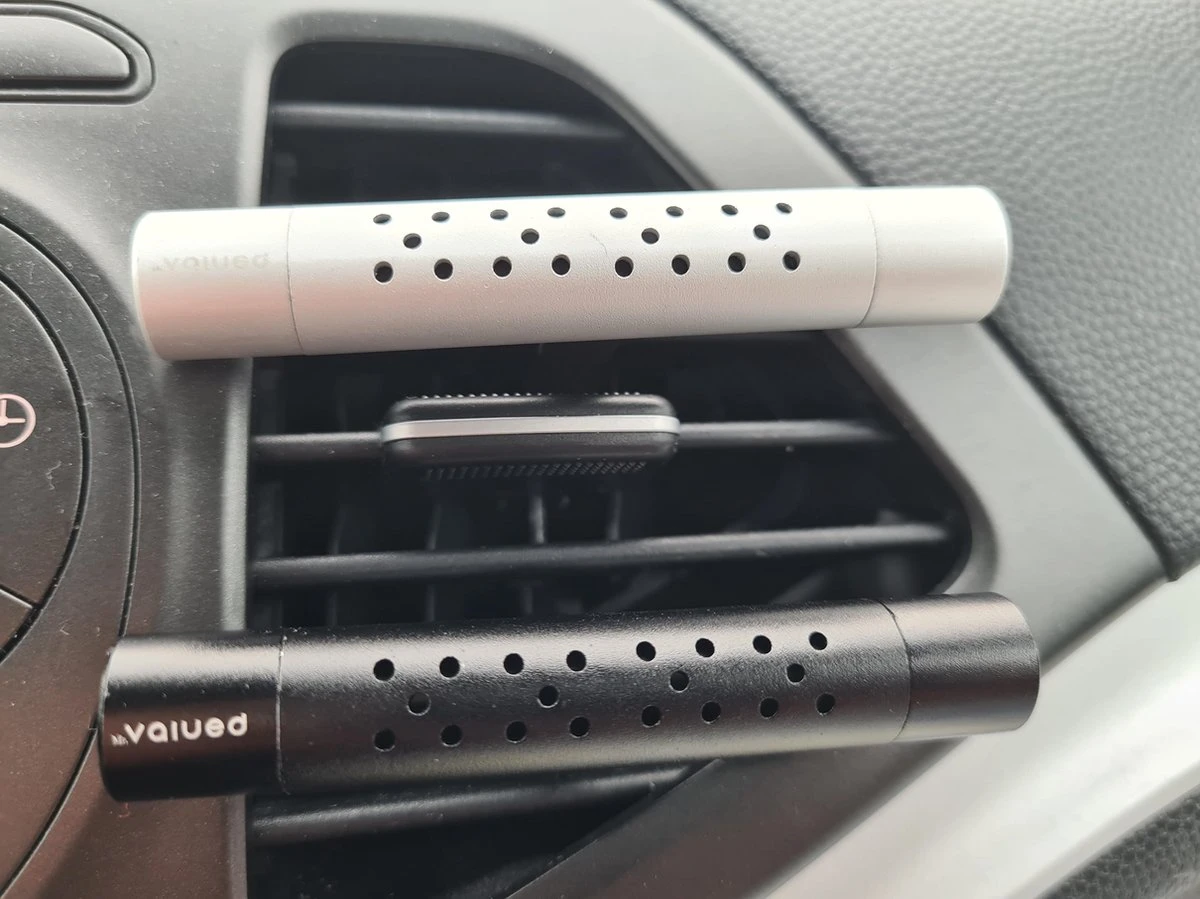 Autoparfum - Luchtverfrisser Auto - Inclusief 5 Geuren - Luxe Design - ZWART - Hervulbaar - Fris 6 Autoparfum - Luchtverfrisser Auto - Inclusief 5 Geuren - Luxe Design - ZWART - Hervulbaar - Fris – Image 4