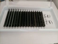 Lashes & More Wimperextensions - One By One - C Krul – Dikte 0.20 – Lengte Mixed – 16 Rijen In Een Tray - Nepwimpers - Flat Lashes - Verkrijgbaar In C En D Krul En In Dikte 0.15 En 0.20 -Maquillage Cosmetics 1200x900 15