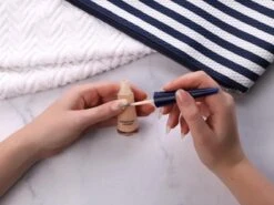 Herome Natural Nail Colour Salmon - Verstevigende Nagellak Met Een Natuurlijke Glans - 10ml. -Maquillage Cosmetics 1200x900 35