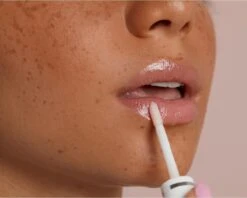 Labello Caring Lip Oil Clear Glow - 5.5 Ml -Maquillage Cosmetics 1200x962