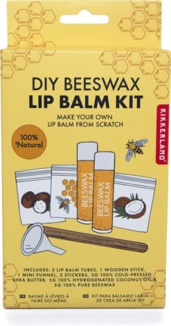 Kikkerland DIY Bijenwas Lip Balsem Kit - Maak Je Eigen Lippenbalsem - 100% Natuurlijk - Voor Twee Balsem Sticks -Maquillage Cosmetics 629x1200 1
