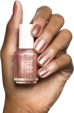 Essie Buy Me A Cameo 82 - Goud - Nagellak -Maquillage Cosmetics 787x1200 4