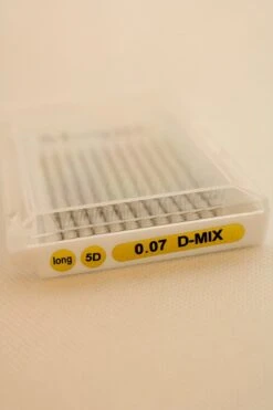 Mowny Beauty - Wimperextensions - 5D Premade Fans - Mix Tray 0,07mm D-krul - Natuurlijke Wimperextensions - Russisch Volume 9 Mowny Beauty - Wimperextensions - 5D Premade Fans - Mix Tray 0,07mm D-krul - Natuurlijke Wimperextensions - Russisch Volume -Maquillage Cosmetics 800x1200 35