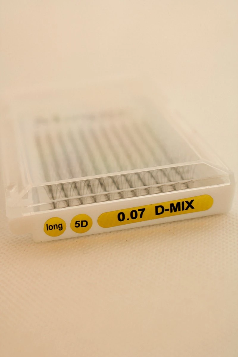 Mowny Beauty - Wimperextensions - 5D Premade Fans - Mix Tray 0,07mm D-krul - Natuurlijke Wimperextensions - Russisch Volume 6 Mowny Beauty - Wimperextensions - 5D Premade Fans - Mix Tray 0,07mm D-krul - Natuurlijke Wimperextensions - Russisch Volume – Image 4