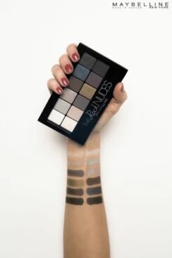 Maybelline The Rock Nudes Oogschaduwpallet- 12 Rock Nudes Blauw Tinten -Maquillage Cosmetics 800x1200 36