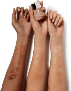 Clinique Even Better Foundation Met SPF15 - CN28 Ivory - Foundation - 30 Ml 10 Clinique Even Better Foundation Met SPF15 - CN28 Ivory - Foundation - 30 Ml -Maquillage Cosmetics 939x1200