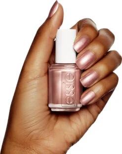 Essie Buy Me A Cameo 82 - Goud - Nagellak -Maquillage Cosmetics 952x1200 5