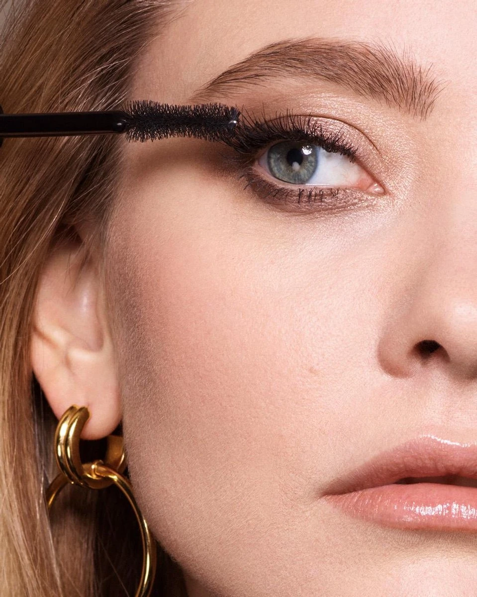 Max Factor Divine Lashes Mascara - 01 Black 9 Max Factor Divine Lashes Mascara - 01 Black – Image 7