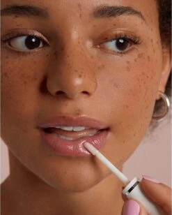 Labello Caring Lip Oil Clear Glow - 5.5 Ml -Maquillage Cosmetics 962x1200 2