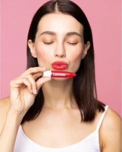 Labello Crayon Lipstick Poppy Red -Maquillage Cosmetics 962x1200 3