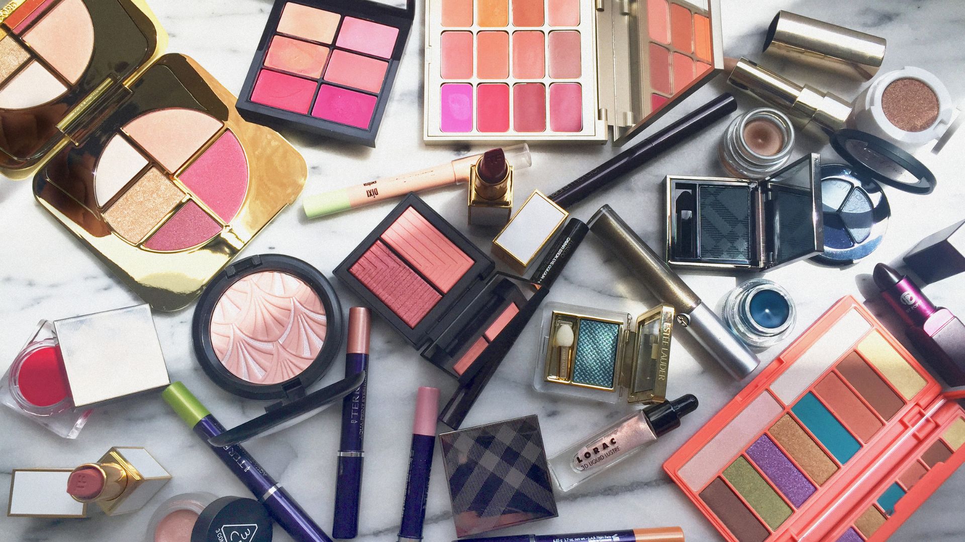 Maquillage Cosmetics -Maquillage Cosmetics Green and Beige Minimalist Skincare Product Presentation 3